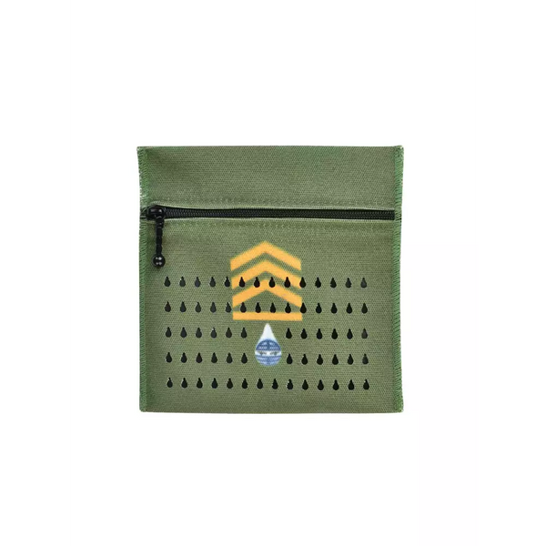 Insulin cooler travel case Dia-Cool in green, suitable for 3 vials or eye drops, with no electricity required.