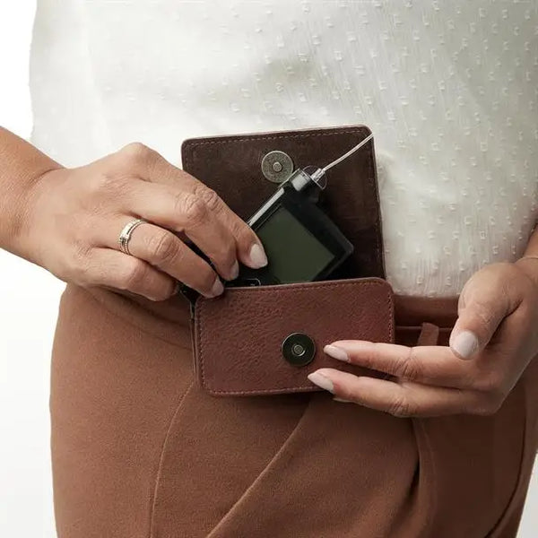 Pochettes en cuir pour pompes à insuline de Sweet Collections