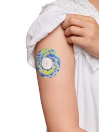 Patch adhésif FreeStyle Libre 2, Color Splash, motif tie-dye sur le bras