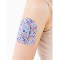 Patch adhésif pour pod Omnipod, série Spring, sur le bras, gros plan