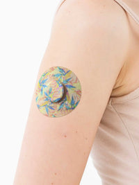 Patch adhésif FreeStyle Libre 3, motif Tequila Sunrise, sur le bras
