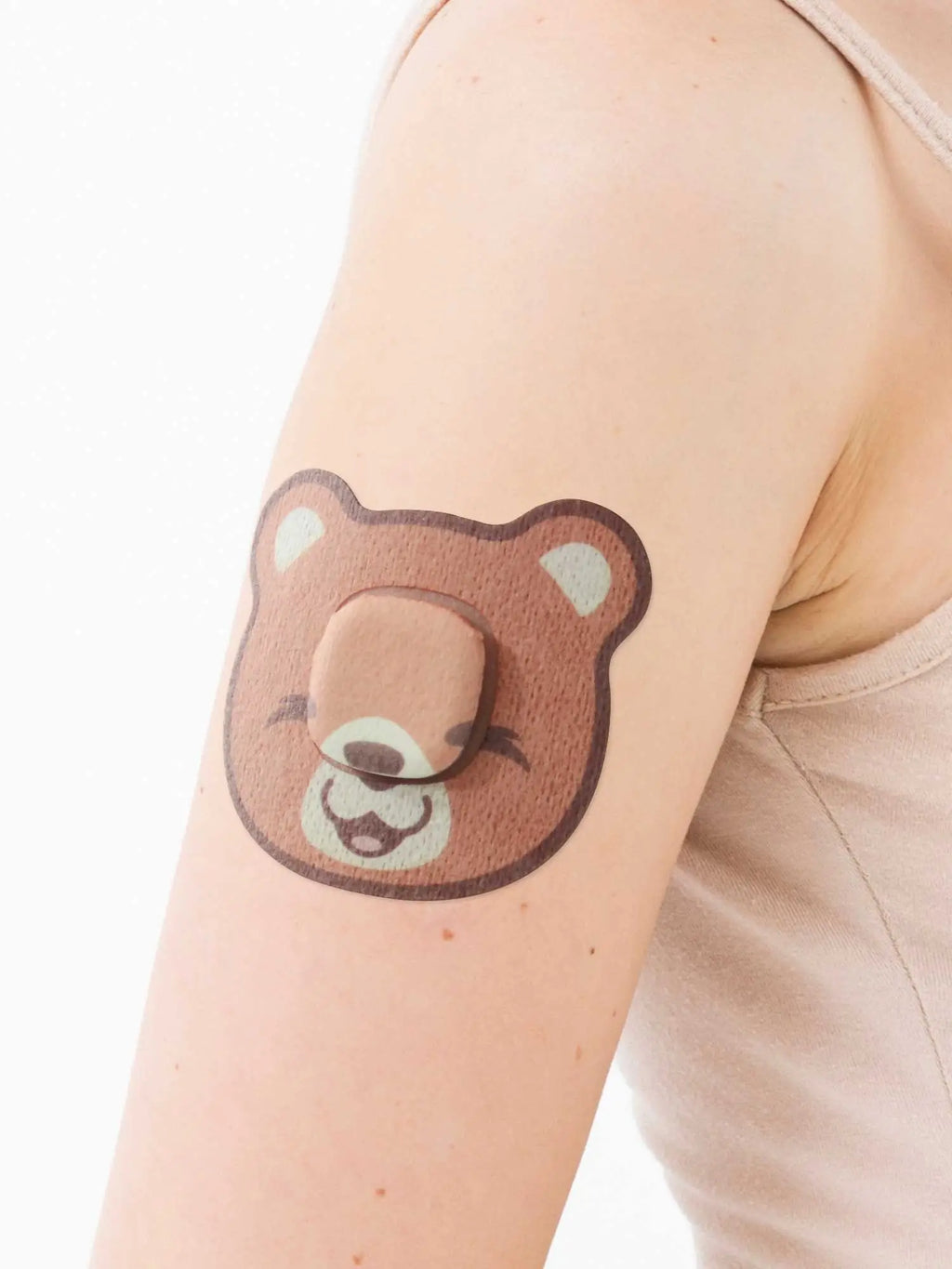 Patch adhésif enfant Simplera Sync, forme ourson, sur le bras