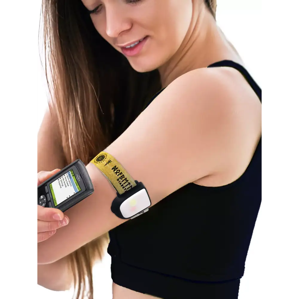 Armband for Omnipod insulin patch pump on woman's upper arm, showcasing adjustable Dia-Style design for active lifestyles.