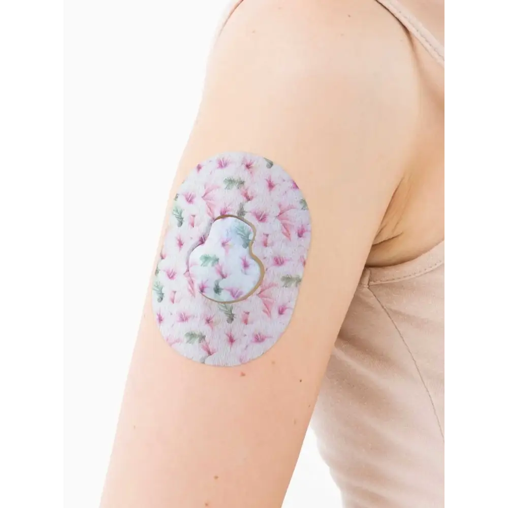 Patch adhésif Medtronic Guardian, série Spring, sur le bras, gros plan